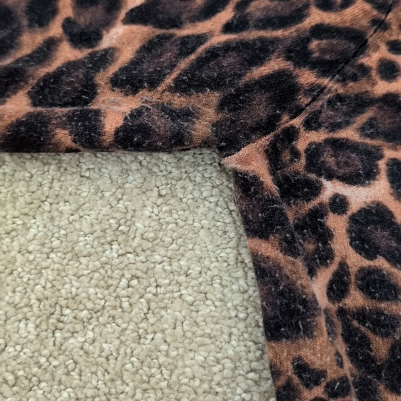 White House Black Market Cheetah Print Cropped Snap Button Long Sleeve Cardigan - Picture 7 of 9